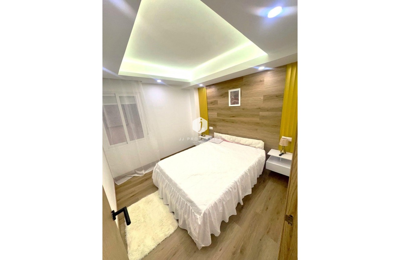 Segunda mano - Apartamento / piso -
Torrevieja - Centro - Muelle Pesquero