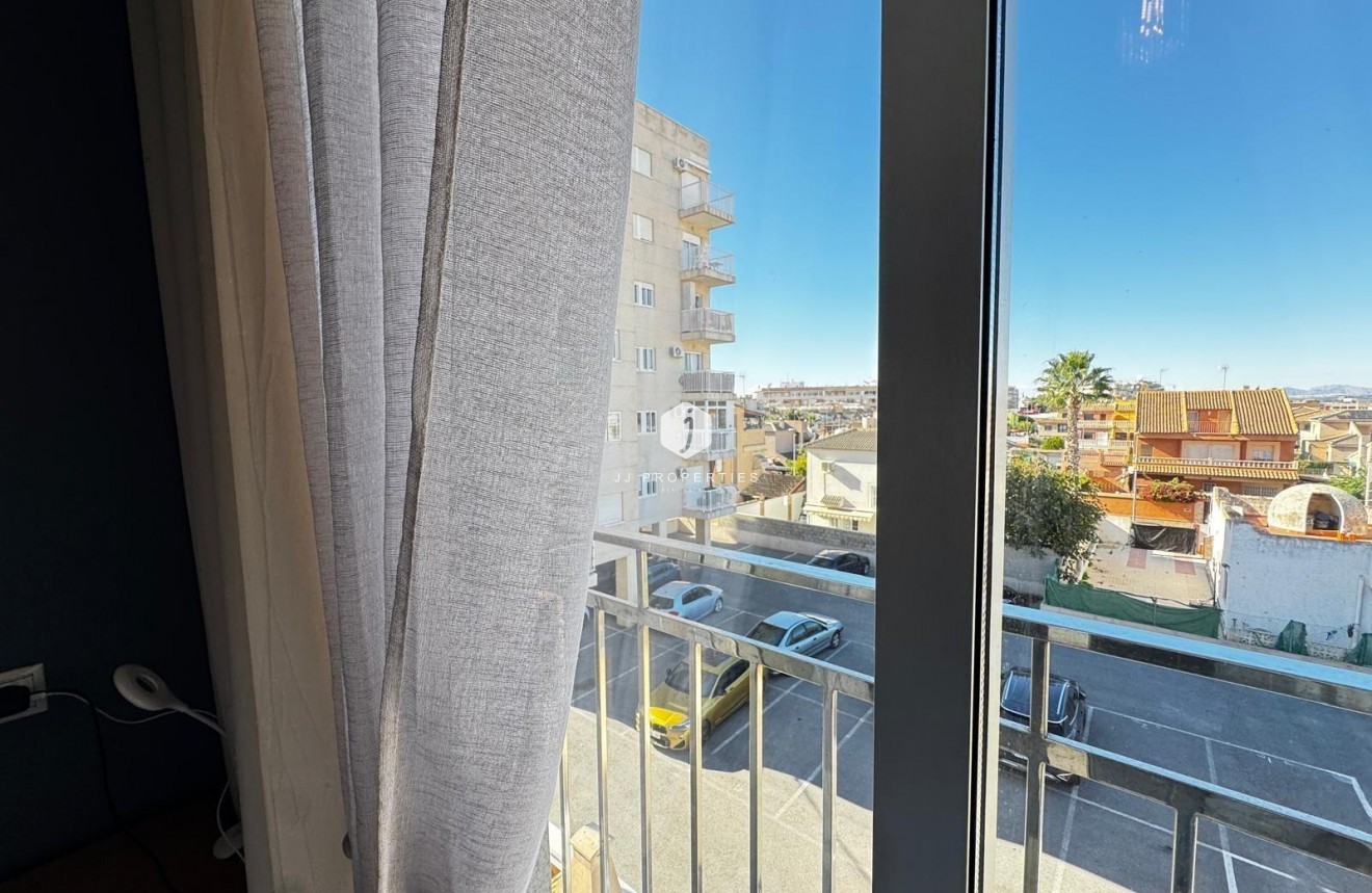 Z drugiej ręki - Mieszkanie w bloku -
Torrevieja - Playa del Cura