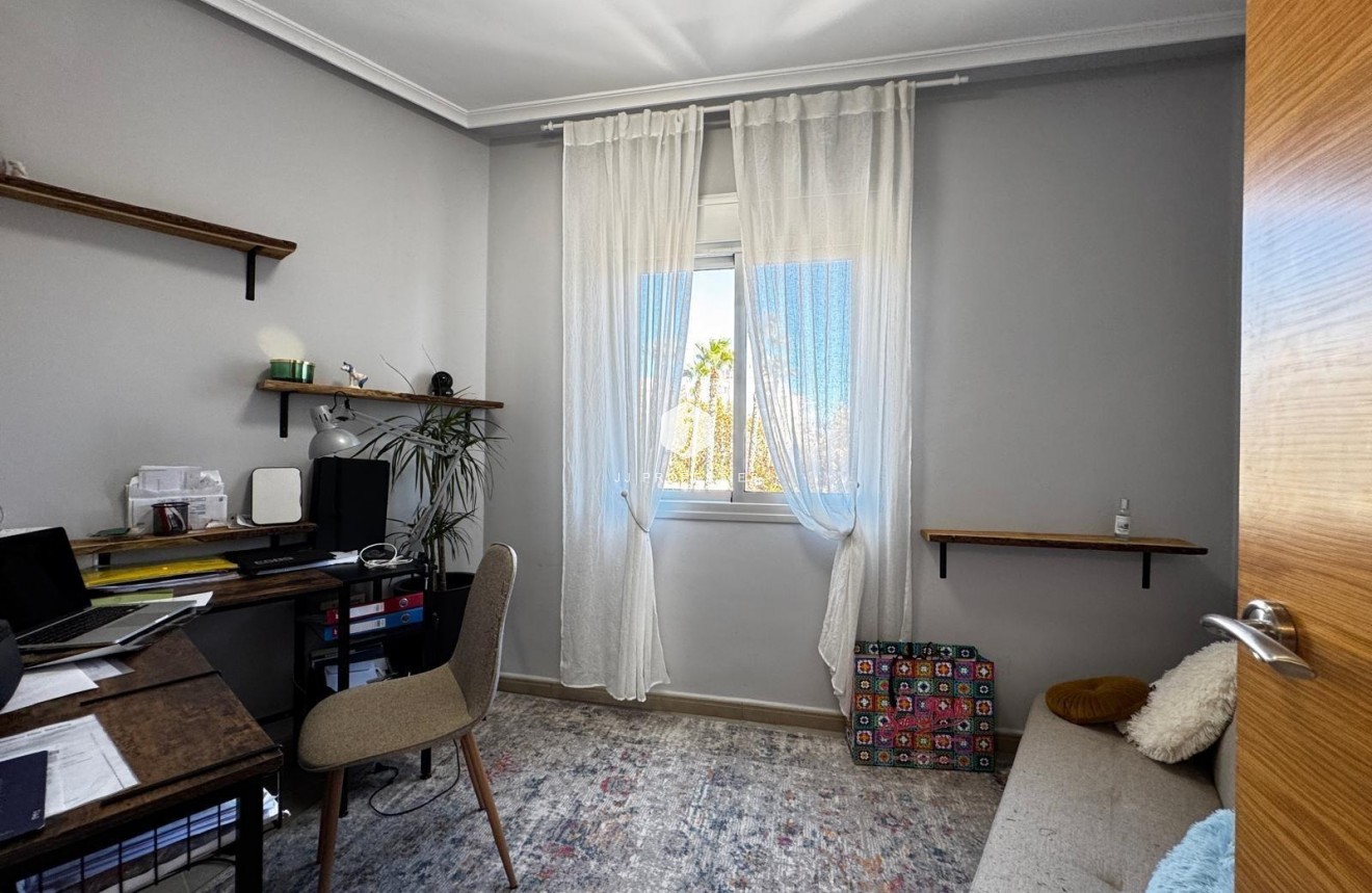 Z drugiej ręki - Mieszkanie w bloku -
Torrevieja - Playa del Cura