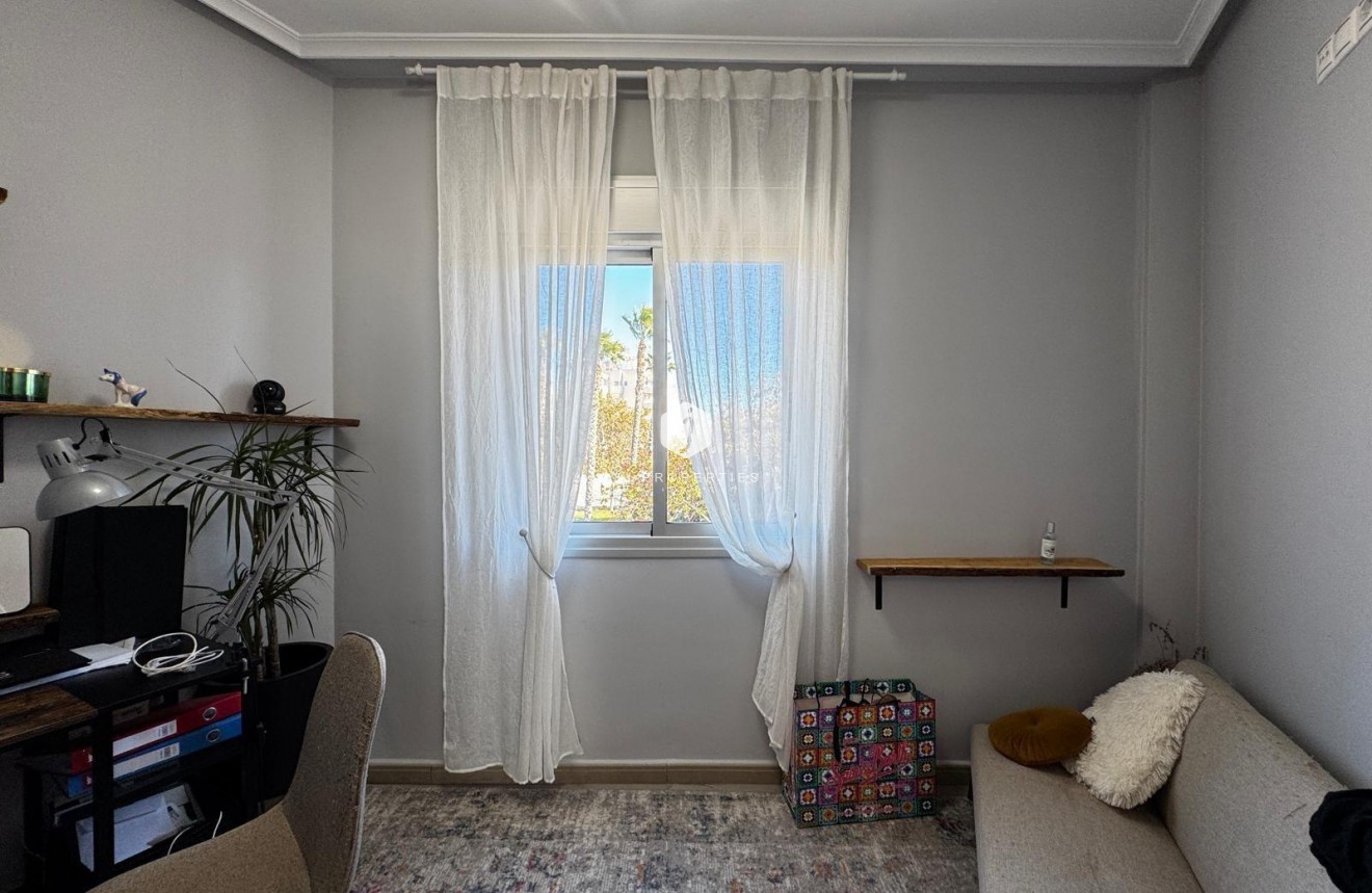 Z drugiej ręki - Mieszkanie w bloku -
Torrevieja - Playa del Cura