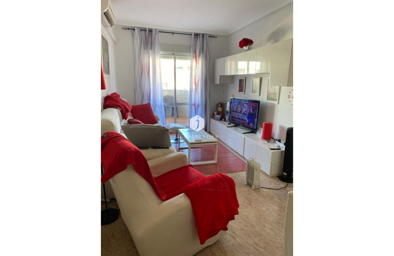 D'occasion - Attique -
Torrevieja - Estacion de autobuses