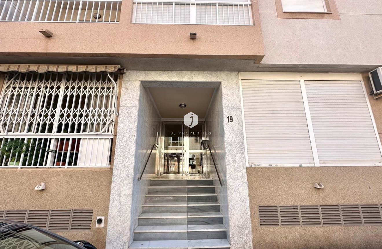 Z drugiej ręki - Daszek -
Torrevieja - Acequion