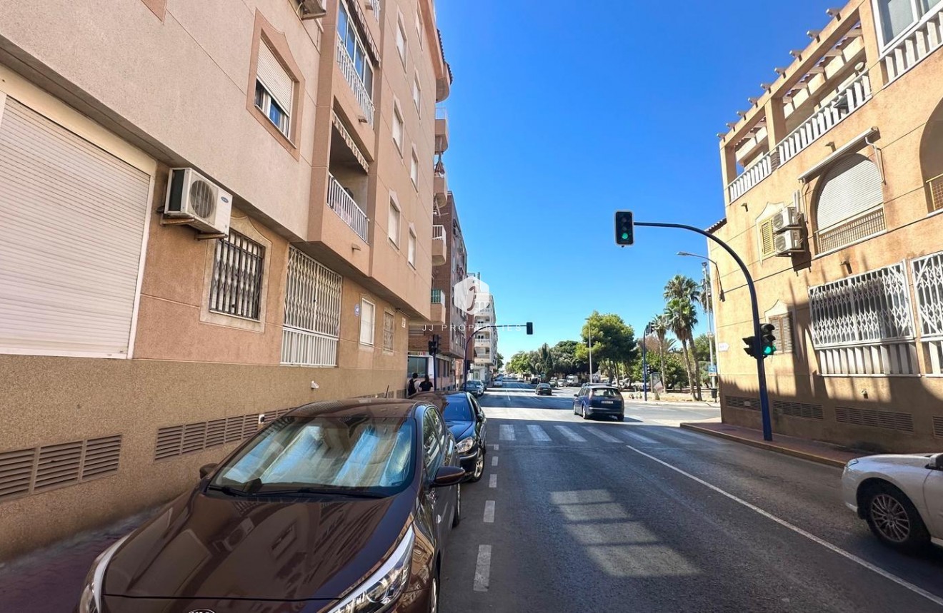 Z drugiej ręki - Daszek -
Torrevieja - Acequion