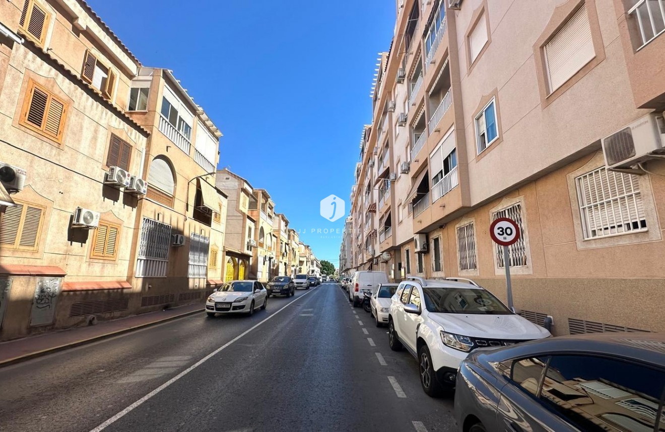 Z drugiej ręki - Daszek -
Torrevieja - Acequion