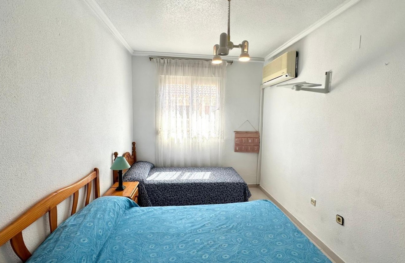 Z drugiej ręki - Daszek -
Torrevieja - Acequion