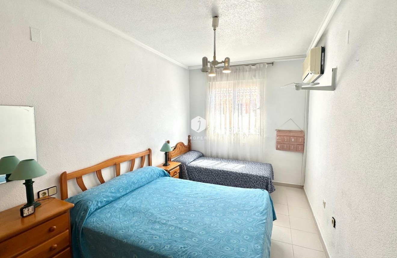 Z drugiej ręki - Daszek -
Torrevieja - Acequion
