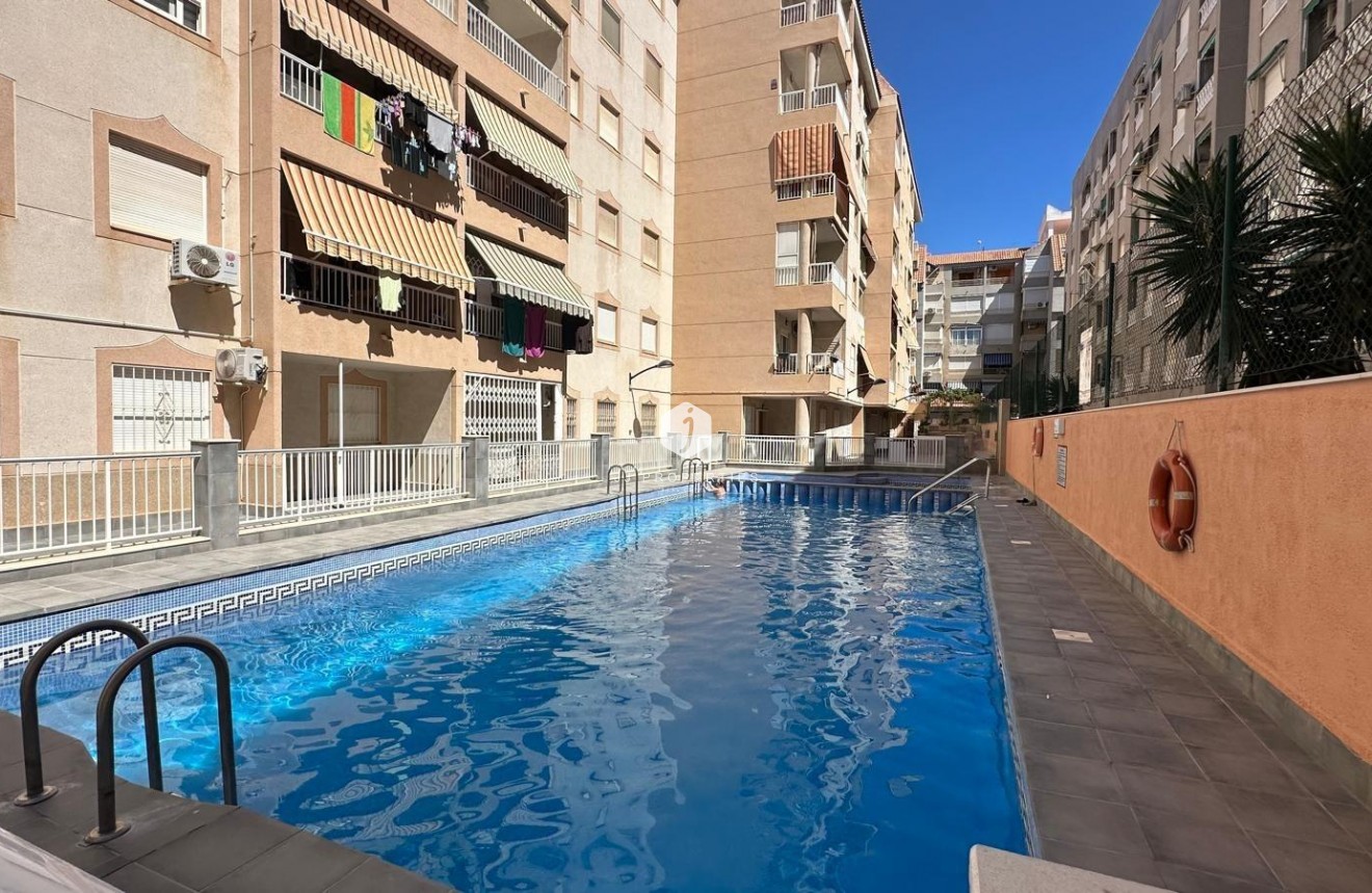 Z drugiej ręki - Daszek -
Torrevieja - Acequion