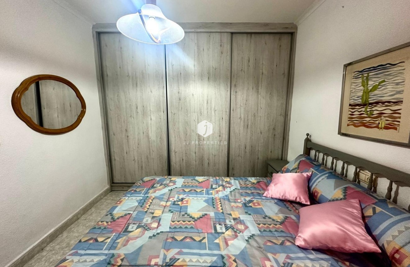 Z drugiej ręki - Mieszkanie w bloku -
Torrevieja - Centro