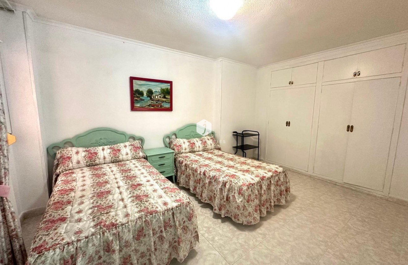 Z drugiej ręki - Mieszkanie w bloku -
Torrevieja - Centro