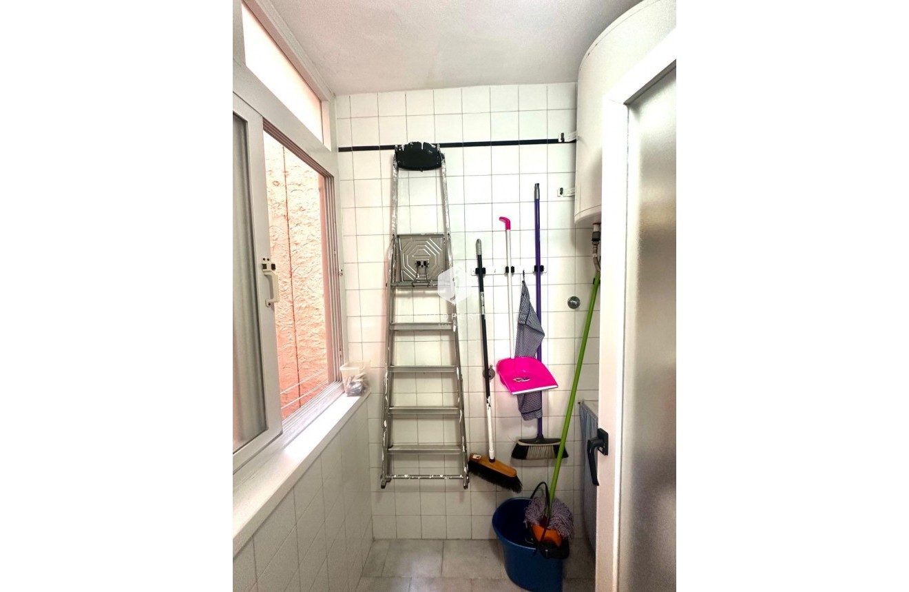 Z drugiej ręki - Mieszkanie w bloku -
Torrevieja - Centro