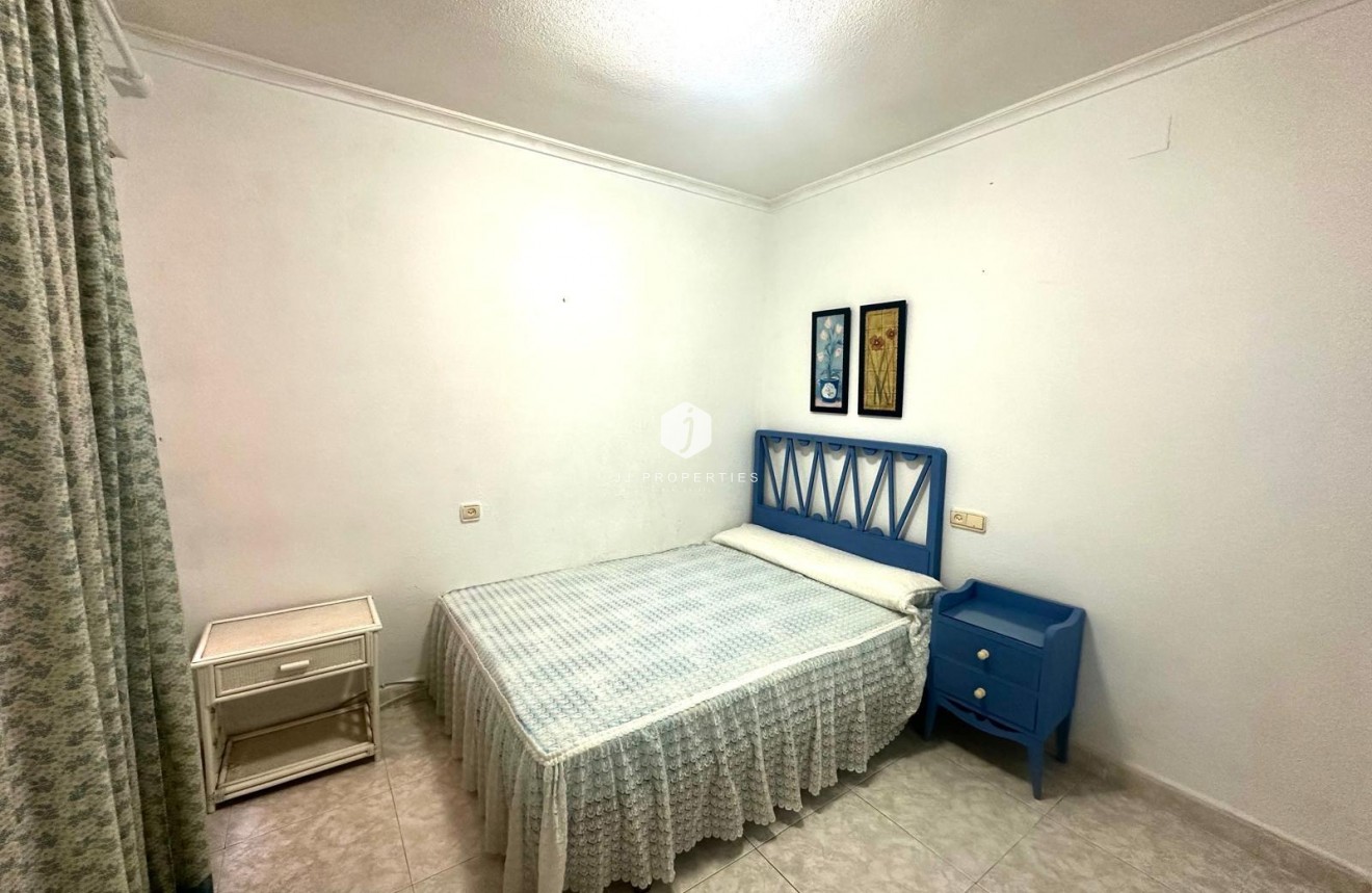 Z drugiej ręki - Mieszkanie w bloku -
Torrevieja - Centro