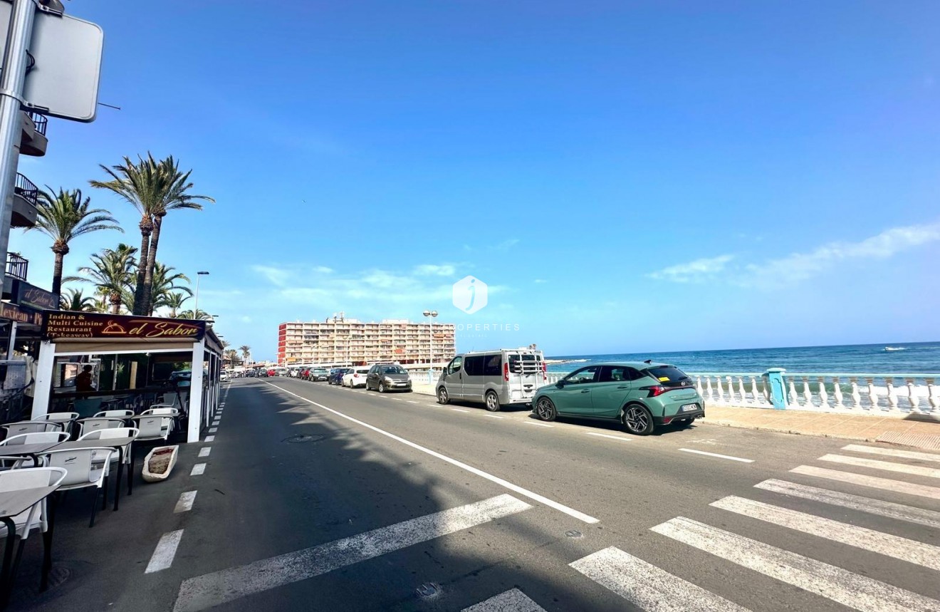 Z drugiej ręki - Mieszkanie w bloku -
Torrevieja - Centro