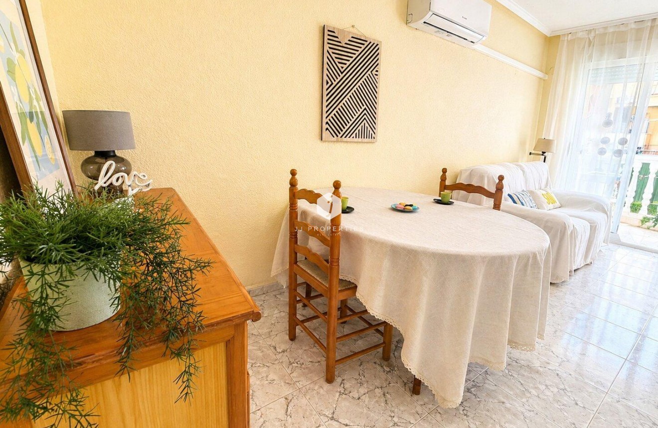 Resale - Apartment / flat -
Torrevieja - Habaneras