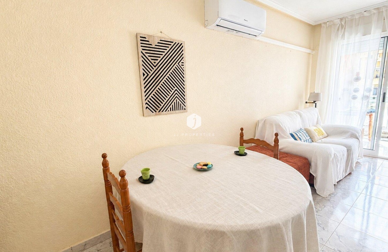 Resale - Apartment / flat -
Torrevieja - Habaneras