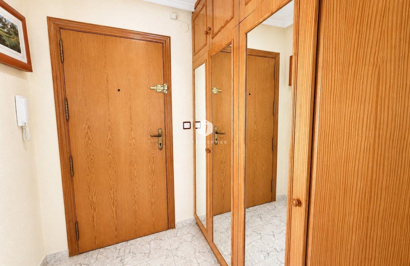 Resale - Apartment / flat -
Torrevieja - Habaneras