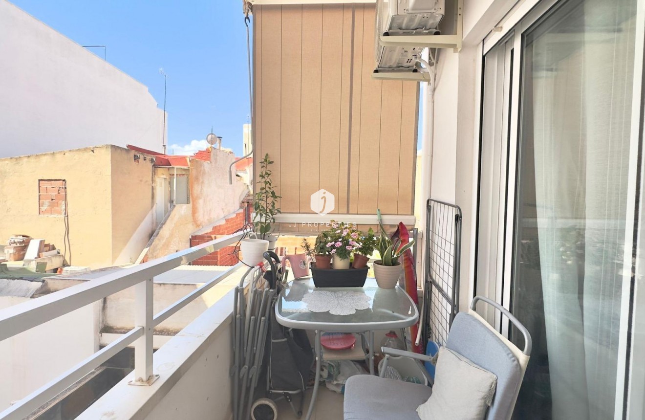 Z drugiej ręki - Mieszkanie w bloku -
Torrevieja