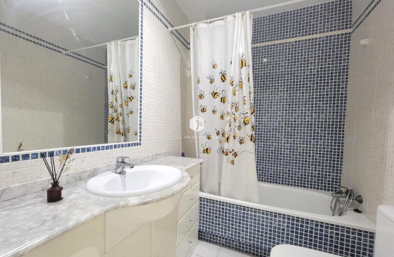 D'occasion - Appartement -
Torrevieja - Playa del Cura