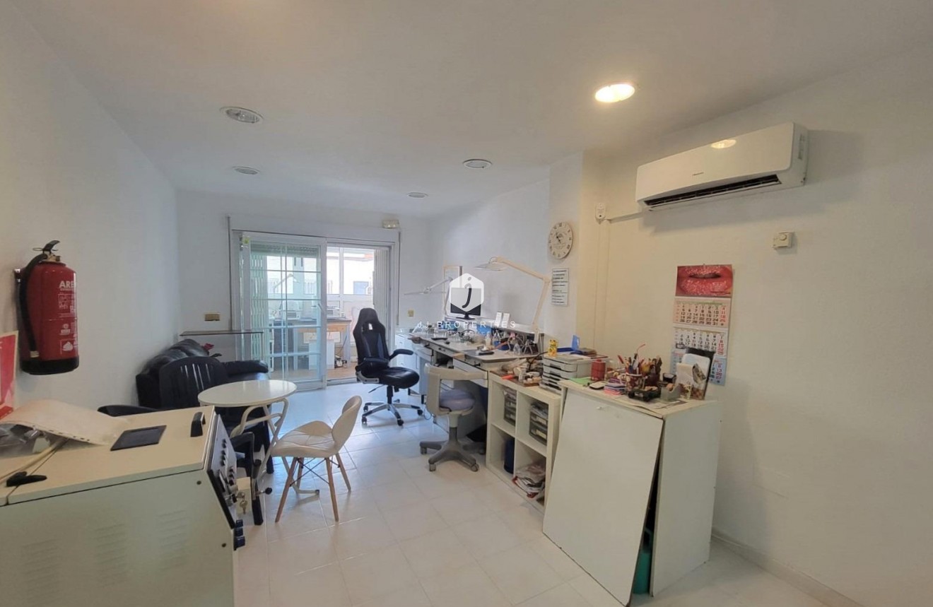 D'occasion - Appartement -
Torrevieja - Playa del Cura