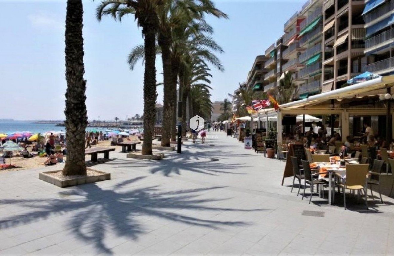 D'occasion - Appartement -
Torrevieja - Playa del Cura