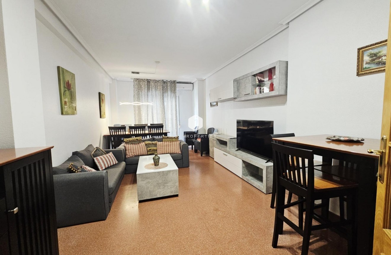 Aus zweiter Hand - Wohnung -
Torrevieja - Estacion de autobuses
