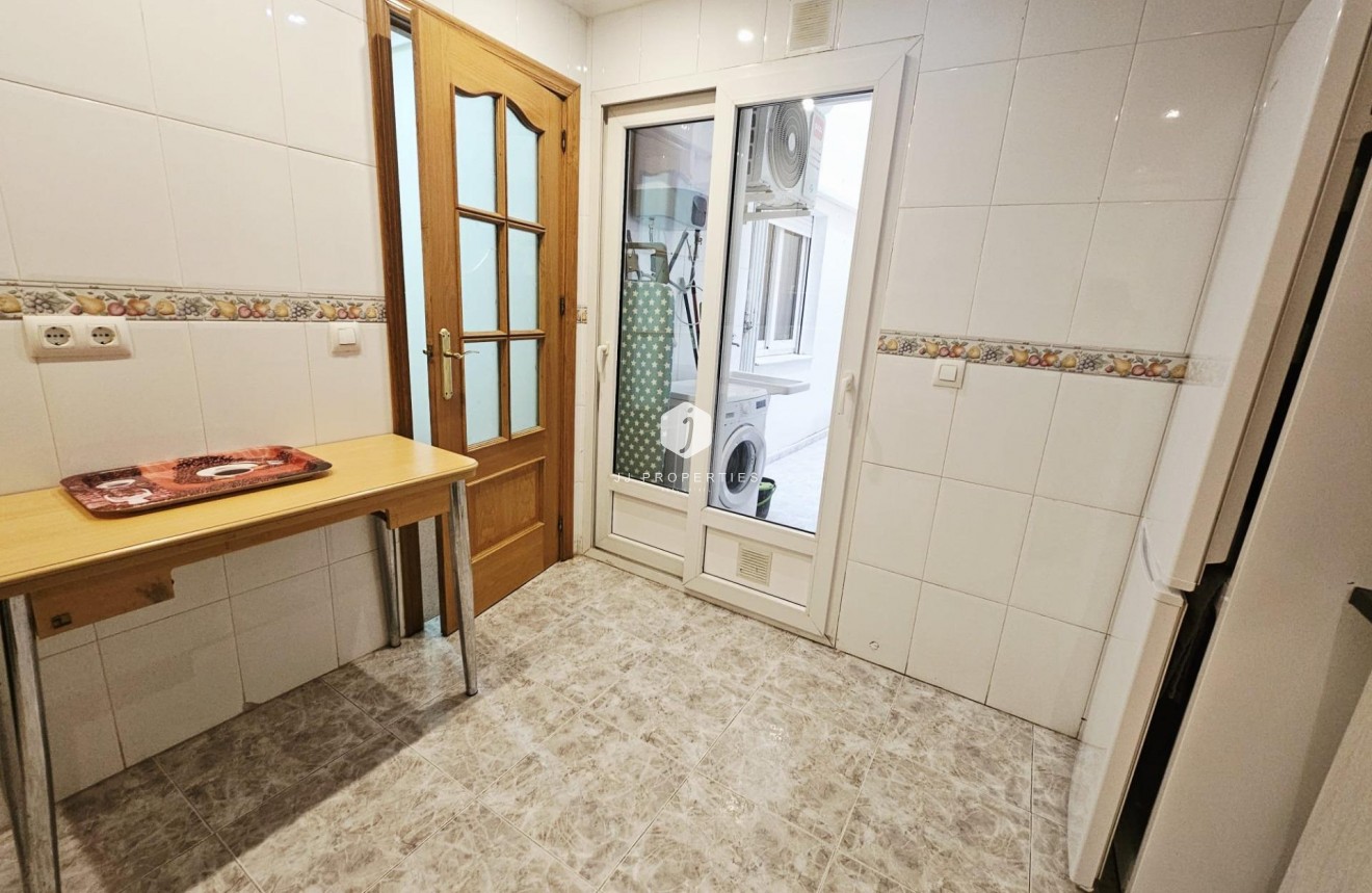 Segunda mano - Apartamento / piso -
Torrevieja - Estacion de autobuses