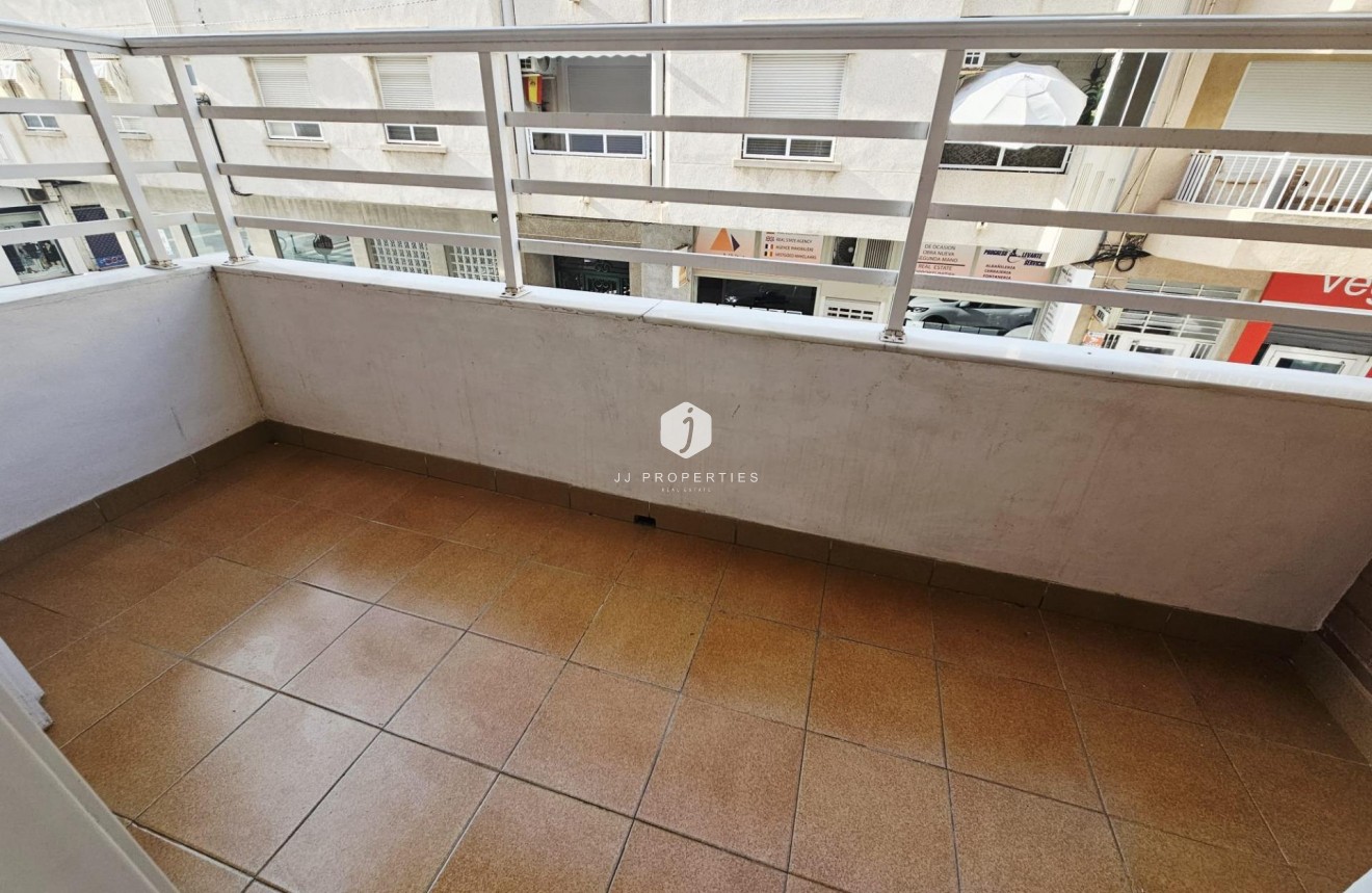 Segunda mano - Apartamento / piso -
Torrevieja - Estacion de autobuses