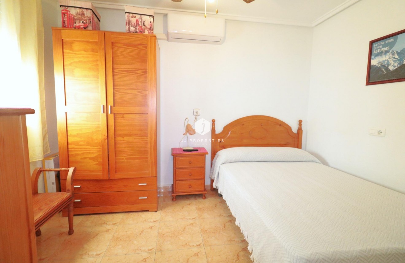 Tweedehands - Bungalow -
Torrevieja - El Limonar
