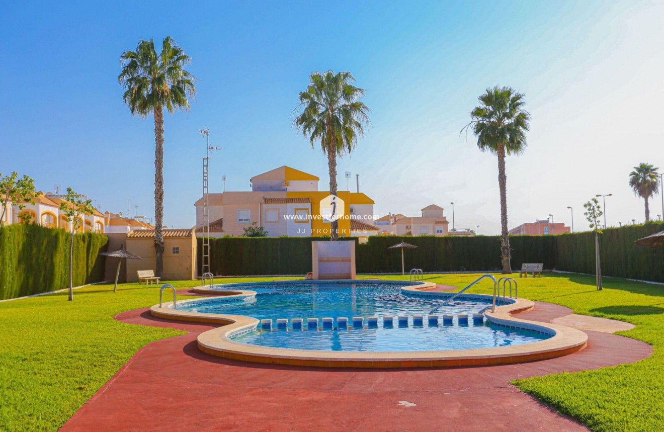 Tweedehands - Bungalow -
Torrevieja - El Limonar