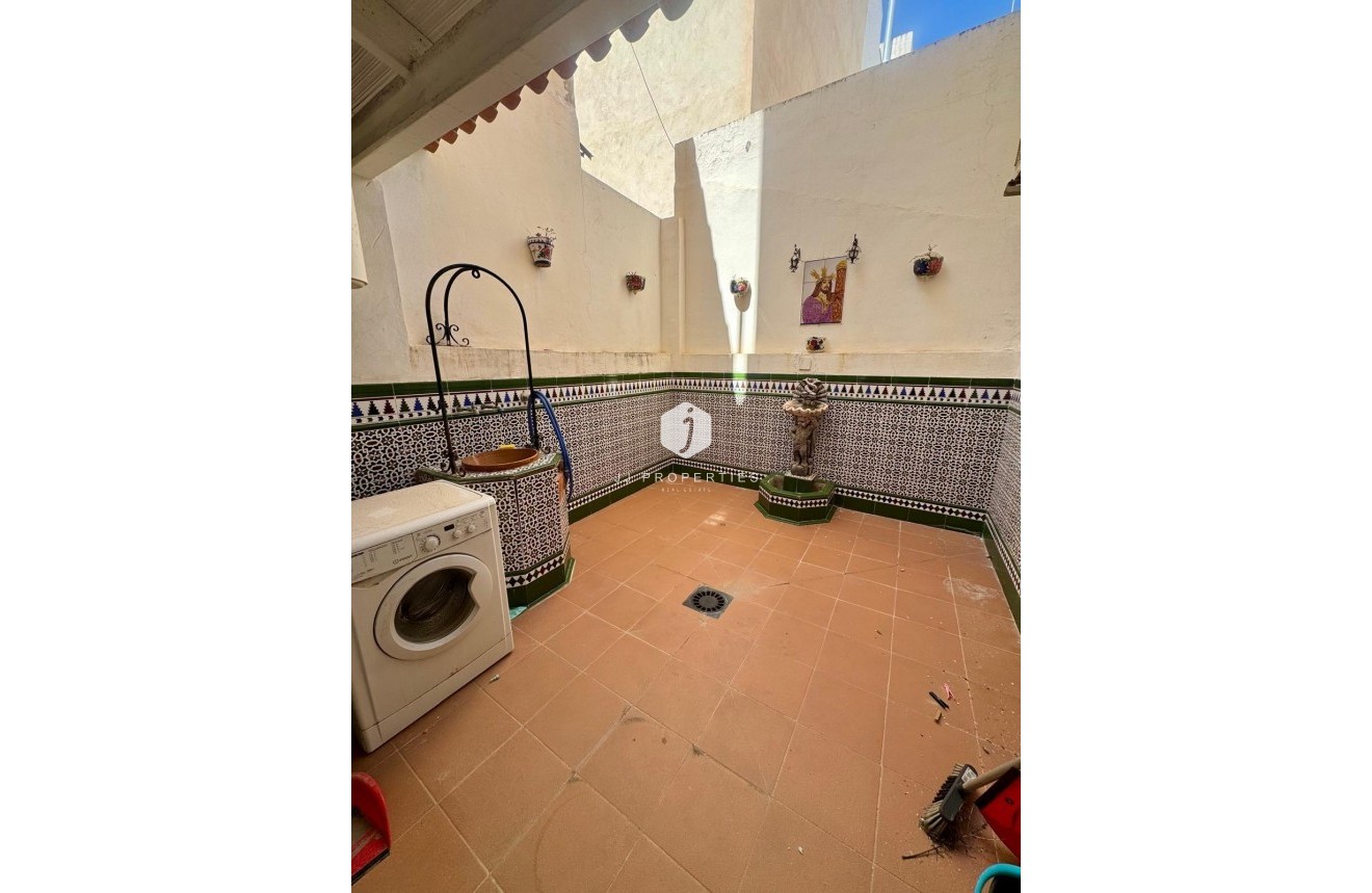 Z drugiej ręki - Mieszkanie w bloku -
Torrevieja - Centro