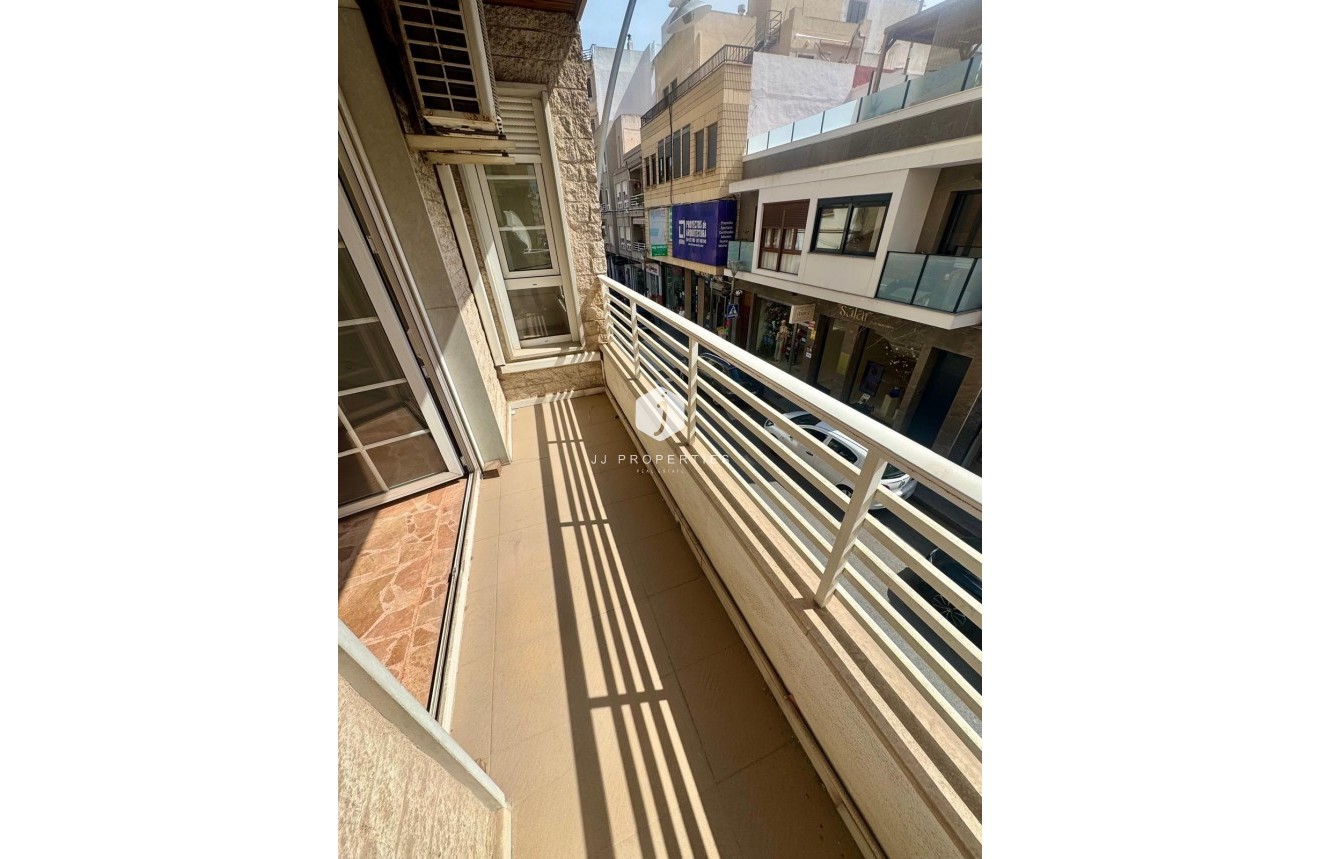 Z drugiej ręki - Mieszkanie w bloku -
Torrevieja - Centro