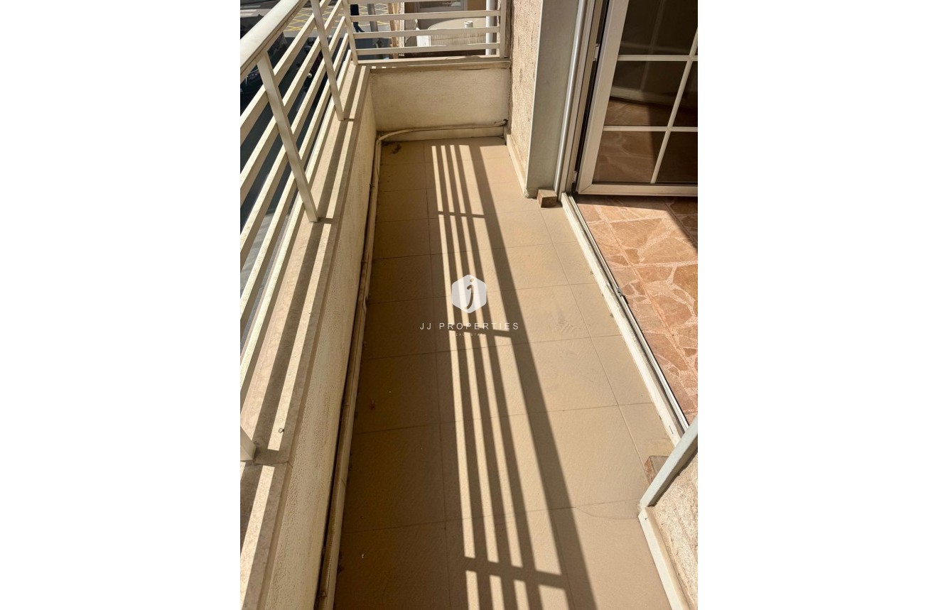 Z drugiej ręki - Mieszkanie w bloku -
Torrevieja - Centro