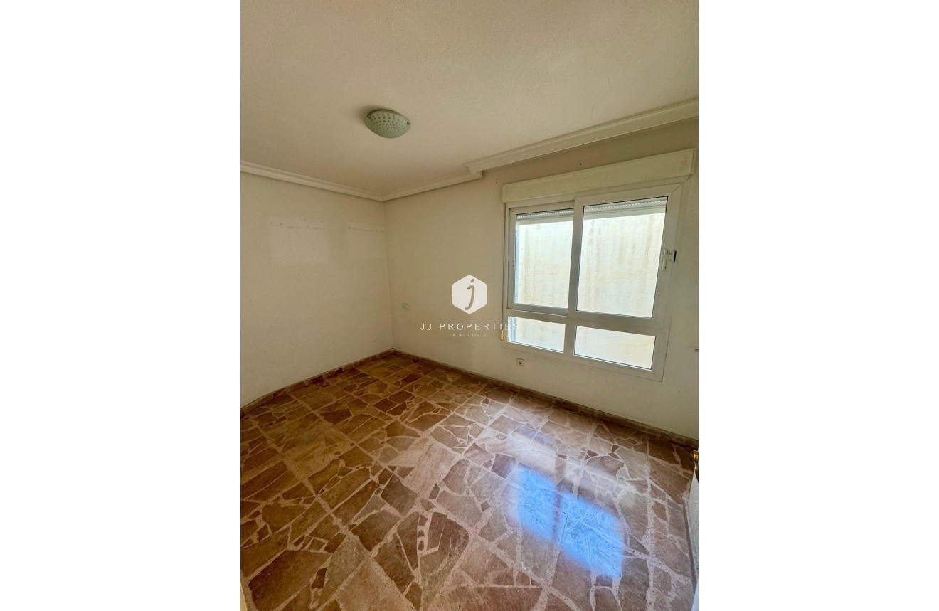 Z drugiej ręki - Mieszkanie w bloku -
Torrevieja - Centro