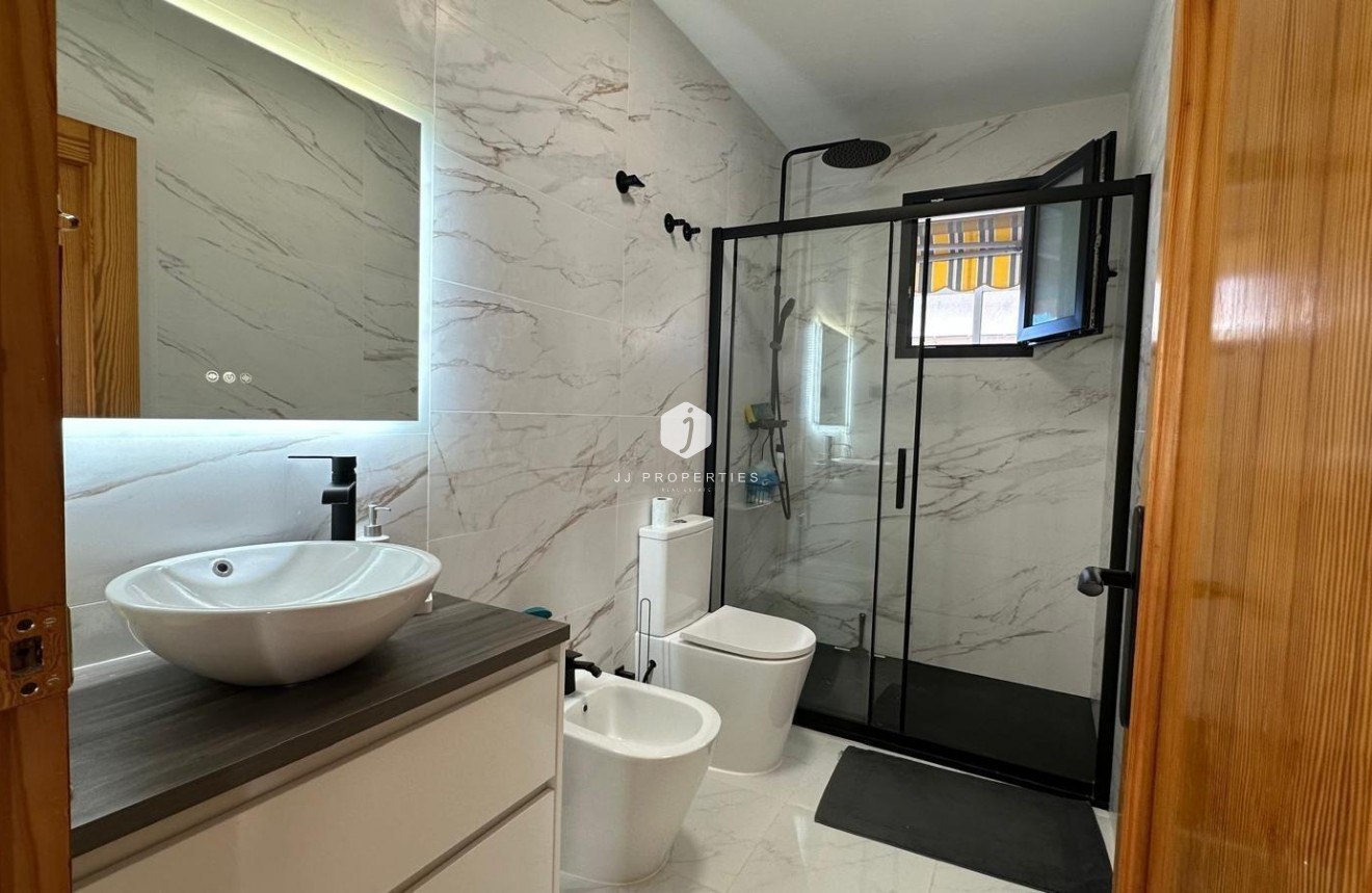 Tweedehands - Appartement / flat -
Torrevieja - Centro