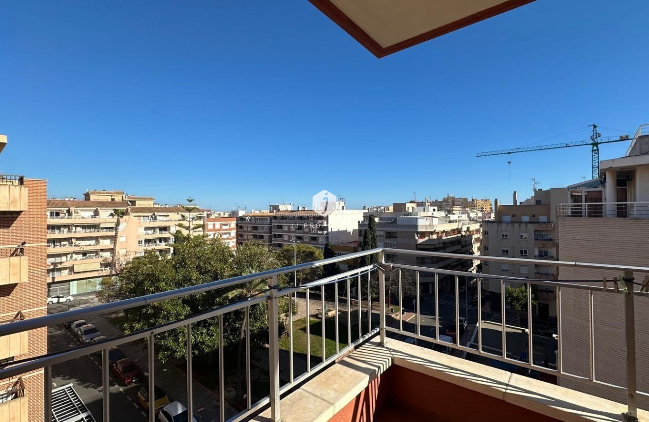 Tweedehands - Appartement / flat -
Torrevieja - Estacion de autobuses