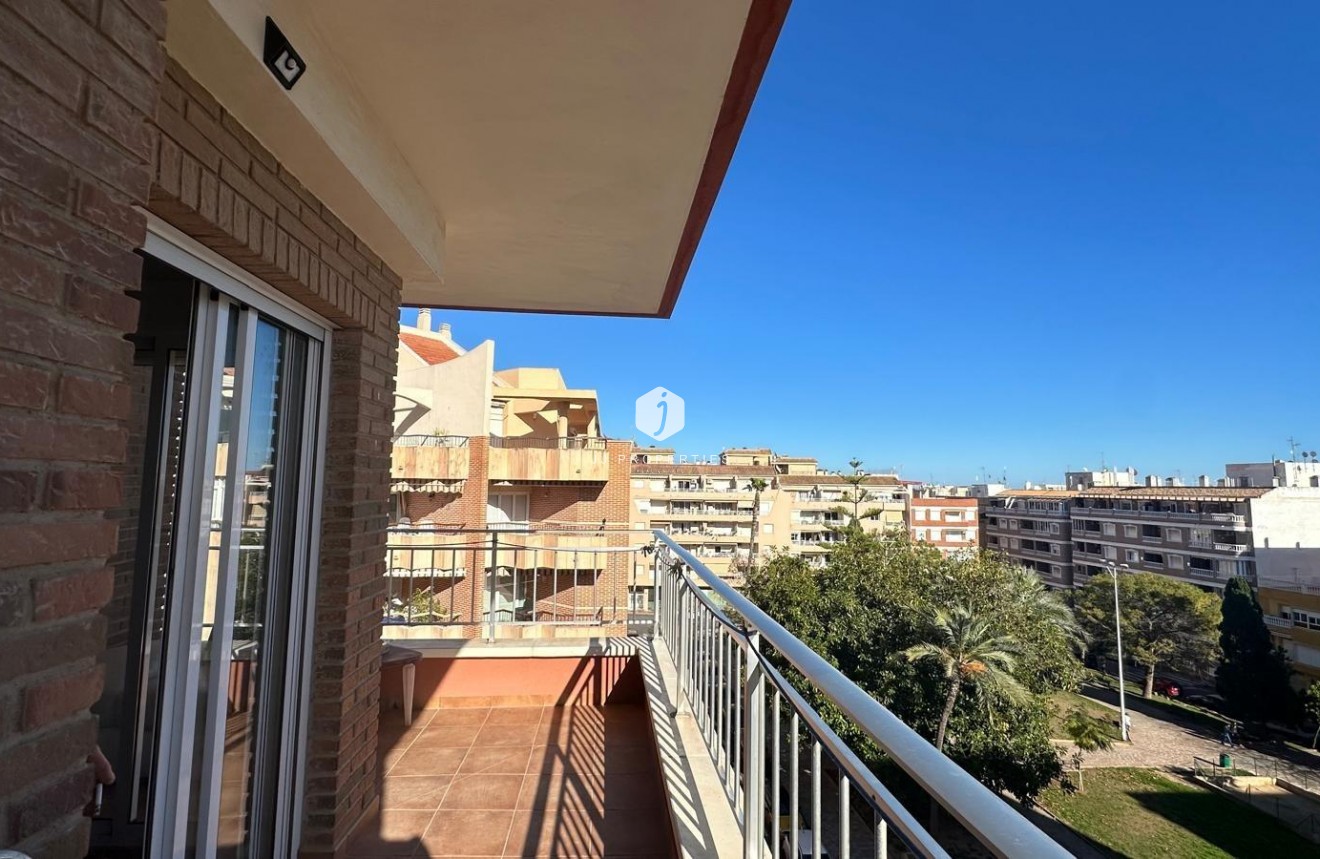Tweedehands - Appartement / flat -
Torrevieja - Estacion de autobuses