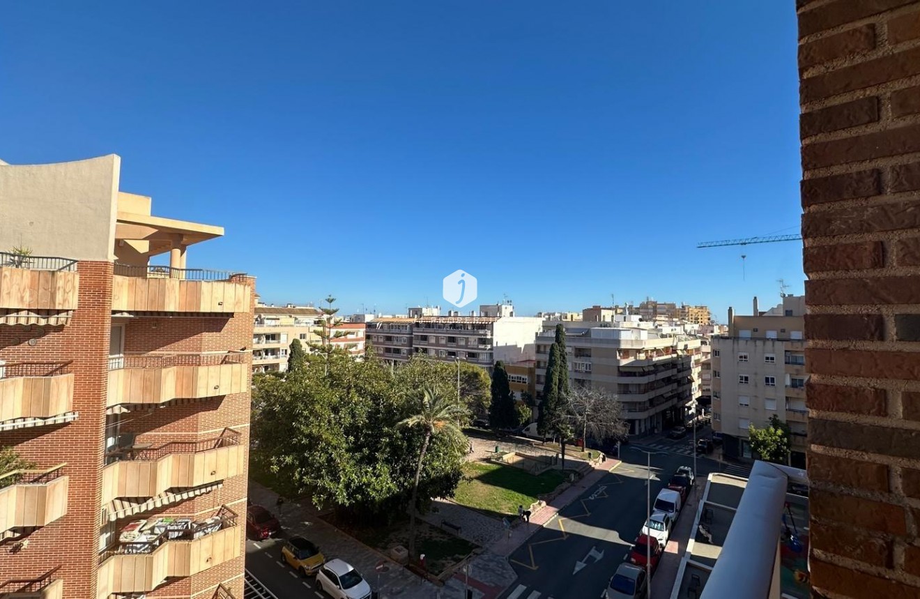 Tweedehands - Appartement / flat -
Torrevieja - Estacion de autobuses