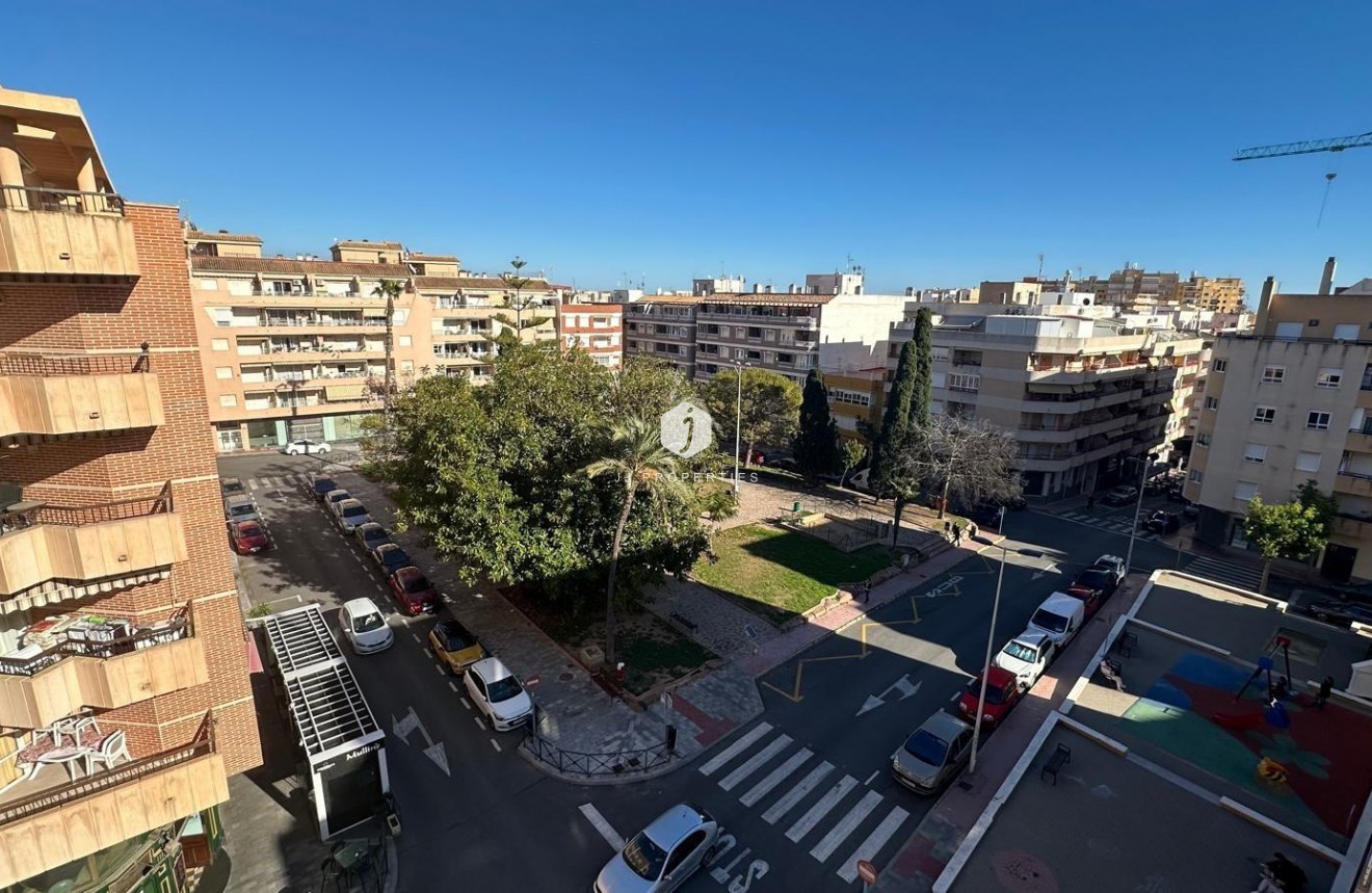 Tweedehands - Appartement / flat -
Torrevieja - Estacion de autobuses
