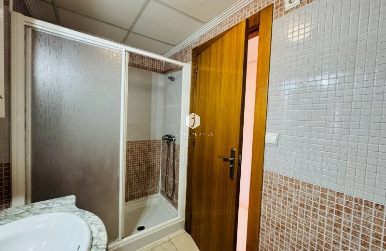 Z drugiej ręki - Mieszkanie w bloku -
Torrevieja - Costa Blanca