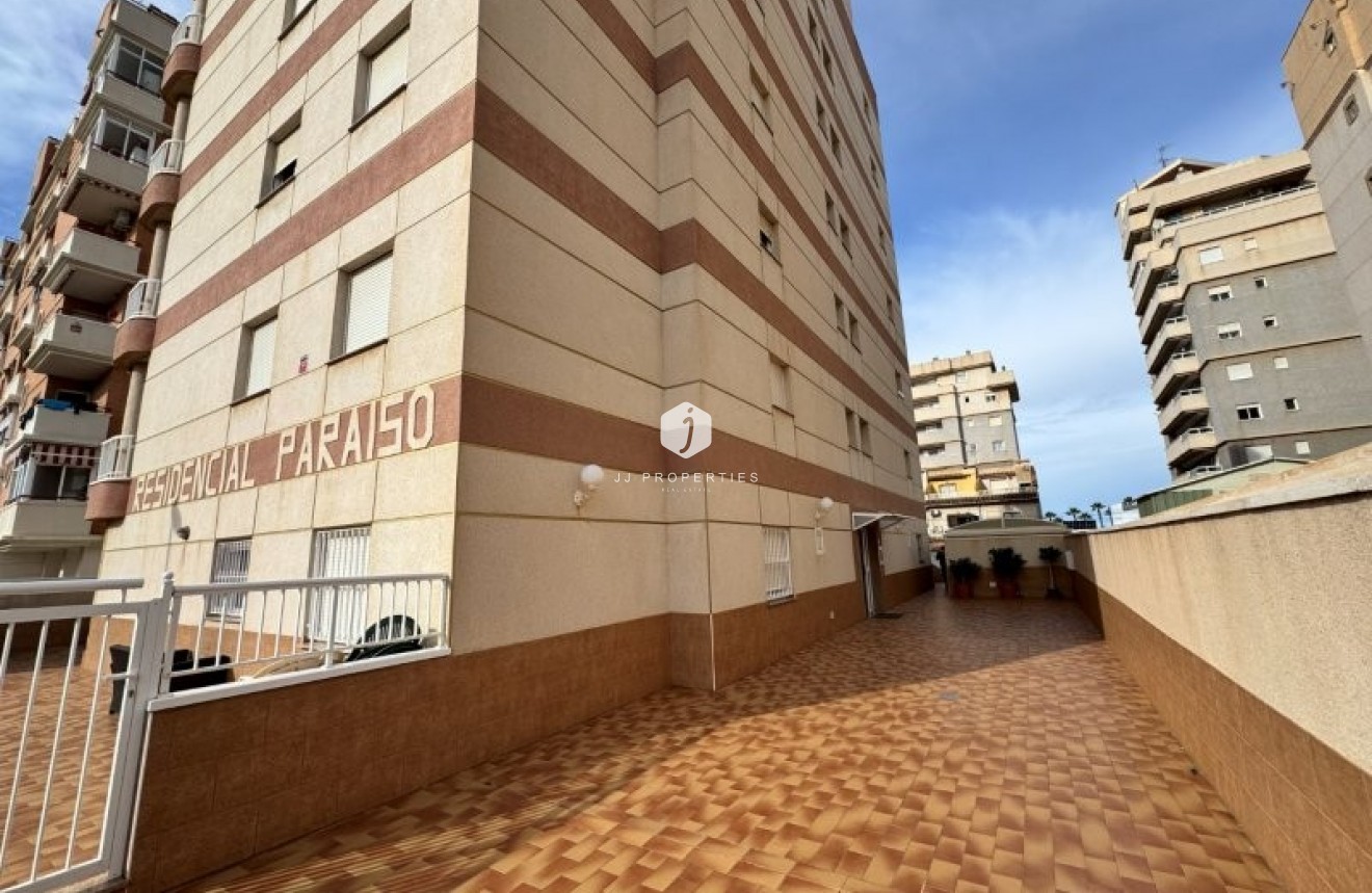 Z drugiej ręki - Mieszkanie w bloku -
Torrevieja - Costa Blanca