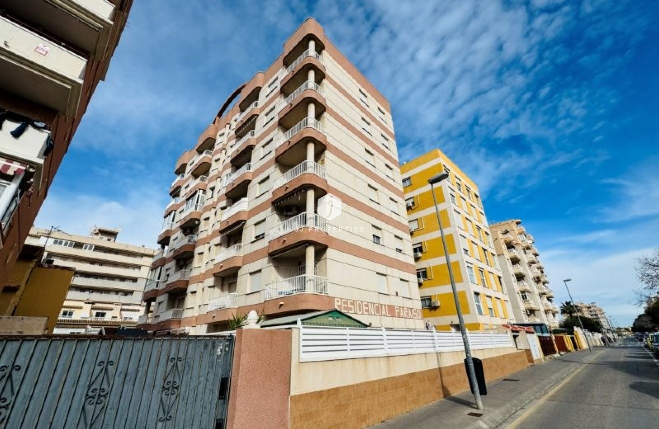 Z drugiej ręki - Mieszkanie w bloku -
Torrevieja - Costa Blanca