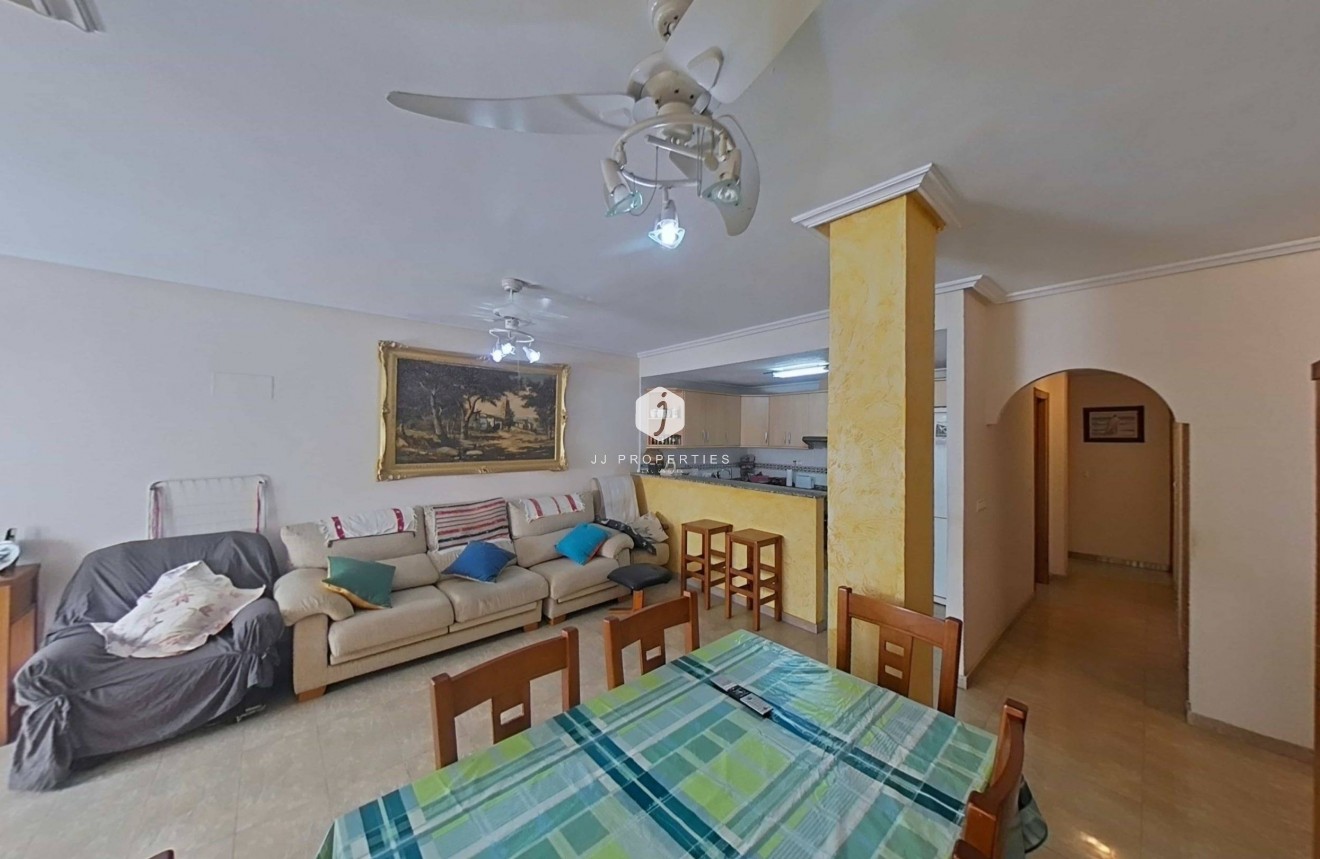 Aus zweiter Hand - Wohnung -
Torrevieja - Estacion de autobuses