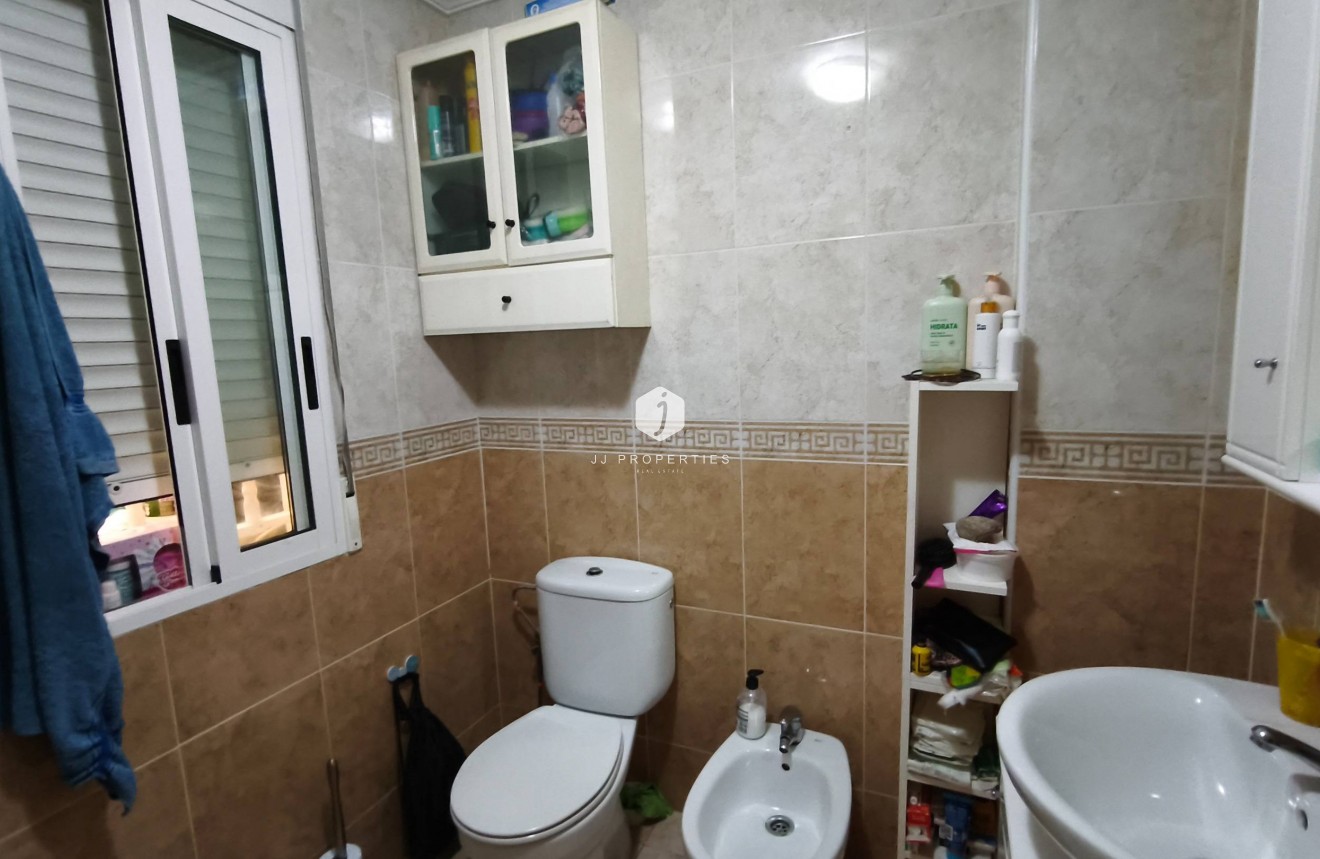 Aus zweiter Hand - Wohnung -
Torrevieja - Estacion de autobuses