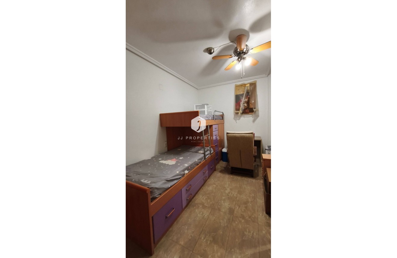 Aus zweiter Hand - Wohnung -
Torrevieja - Estacion de autobuses