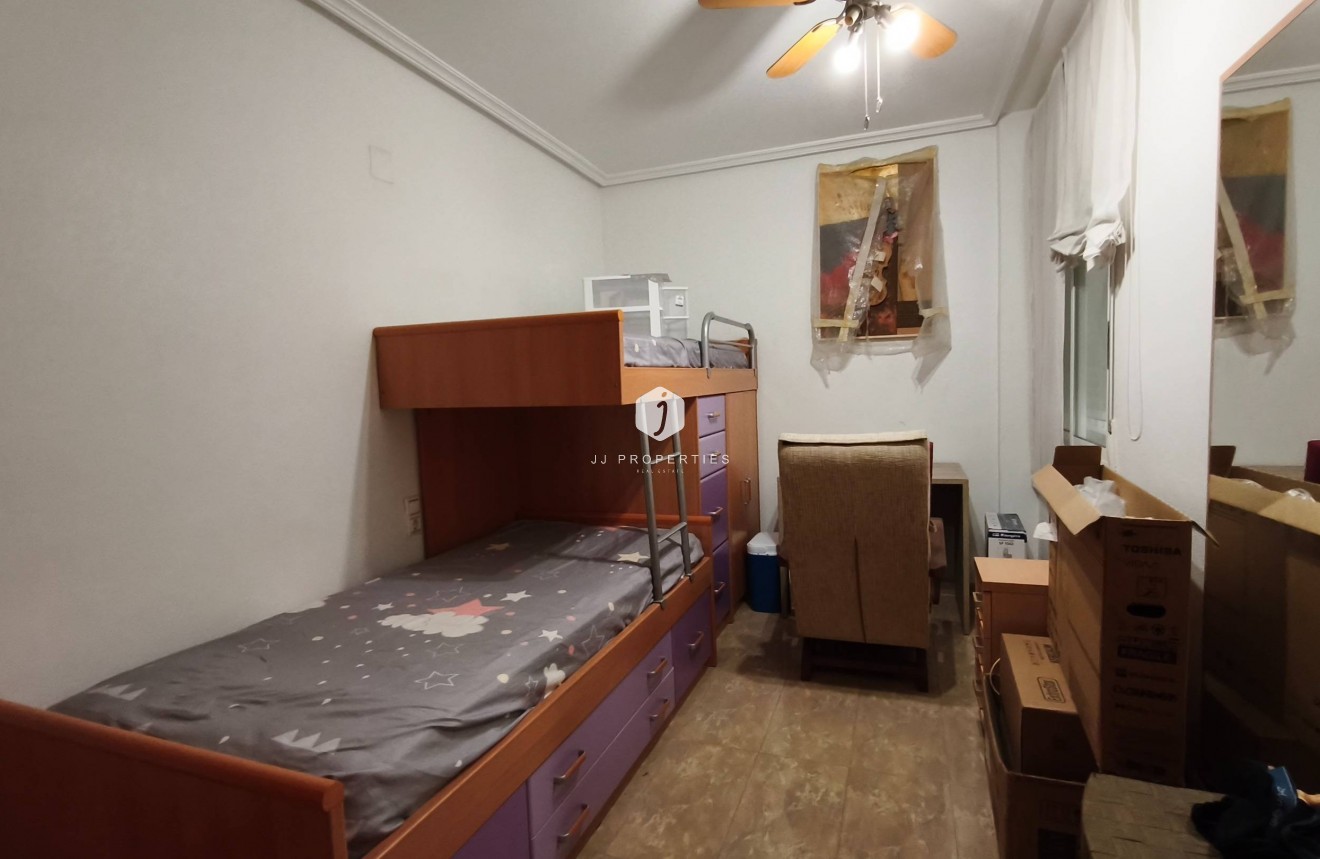 Aus zweiter Hand - Wohnung -
Torrevieja - Estacion de autobuses