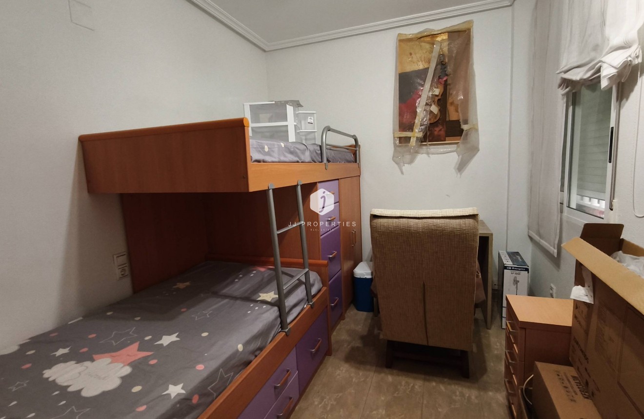 Aus zweiter Hand - Wohnung -
Torrevieja - Estacion de autobuses