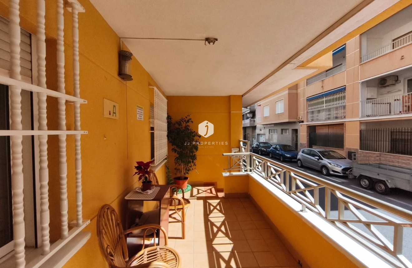 Aus zweiter Hand - Wohnung -
Torrevieja - Estacion de autobuses
