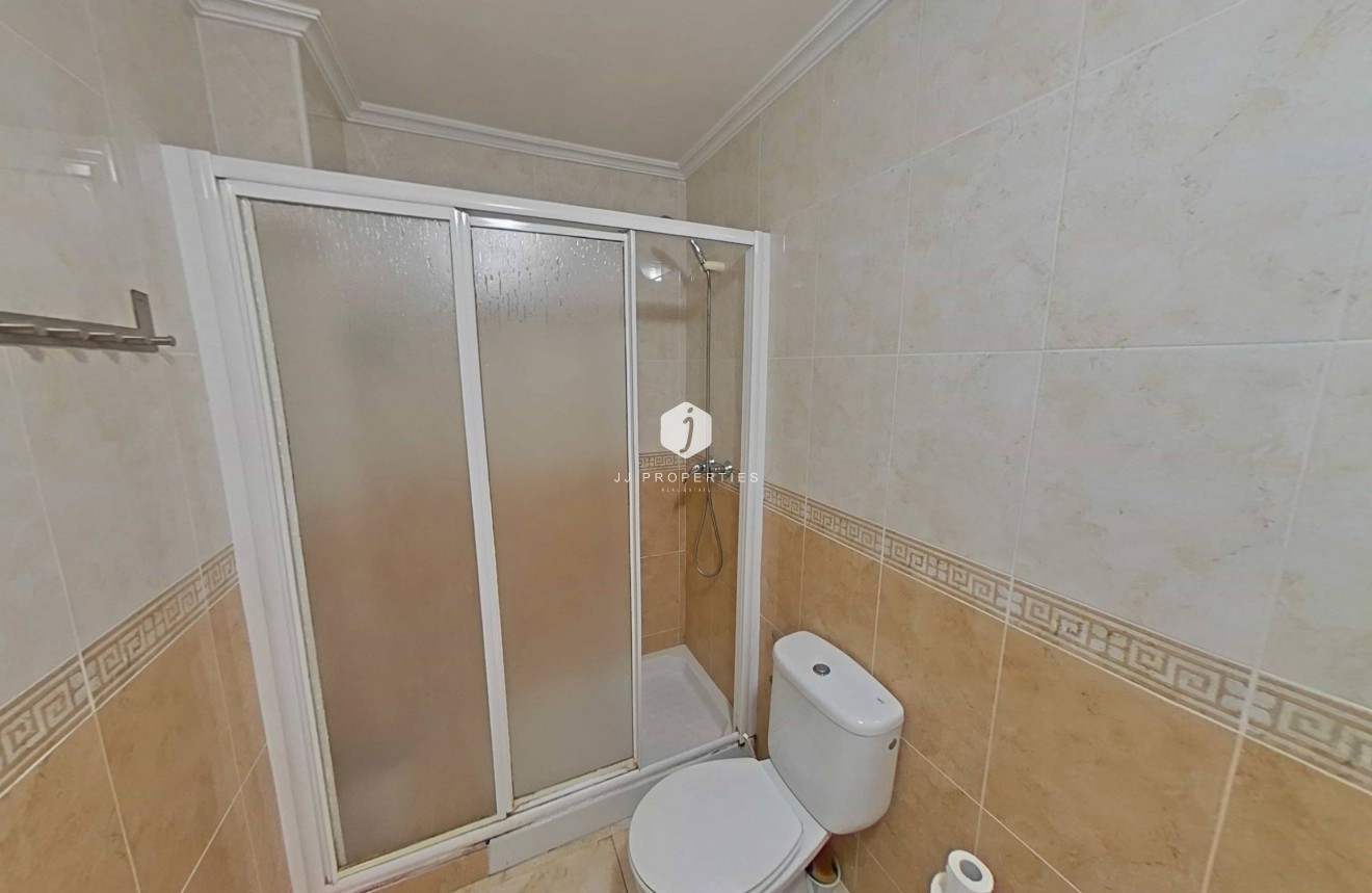 Aus zweiter Hand - Wohnung -
Torrevieja - Estacion de autobuses