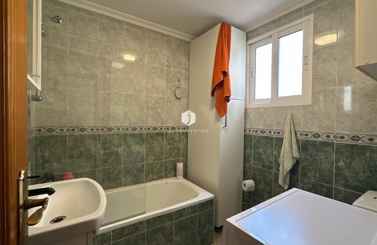 Segunda mano - Apartamento / piso -
Torrevieja - Estacion de autobuses