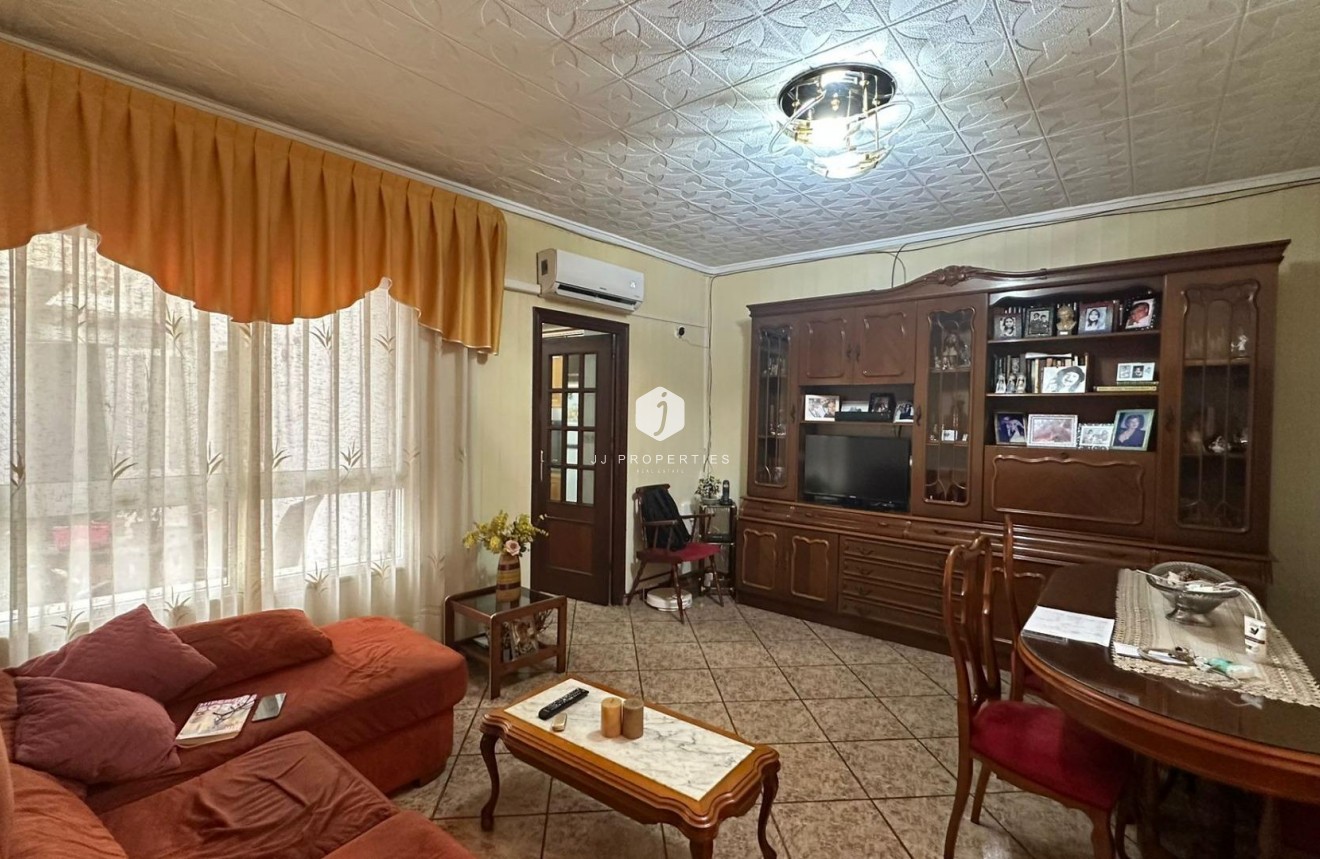 Tweedehands - Appartement / flat -
Torrevieja - Estacion de autobuses