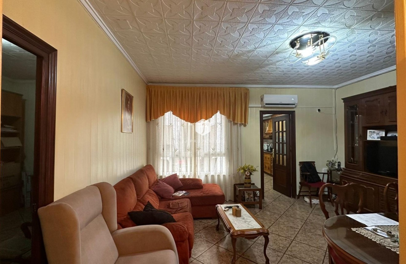 Tweedehands - Appartement / flat -
Torrevieja - Estacion de autobuses